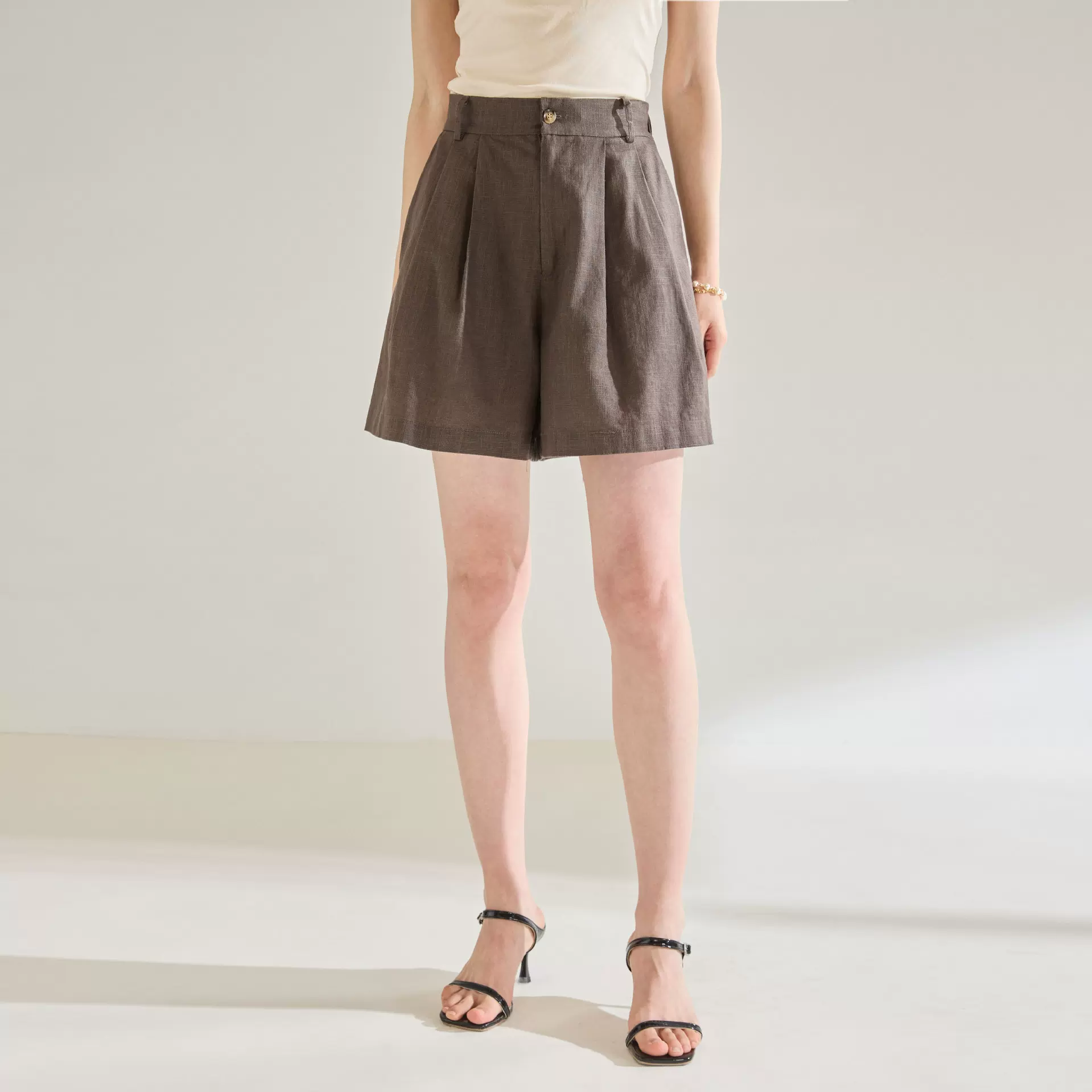 25夏季亚麻舒适透气半松紧腰A字遮肉显瘦佰搭短裤休闲裤25328