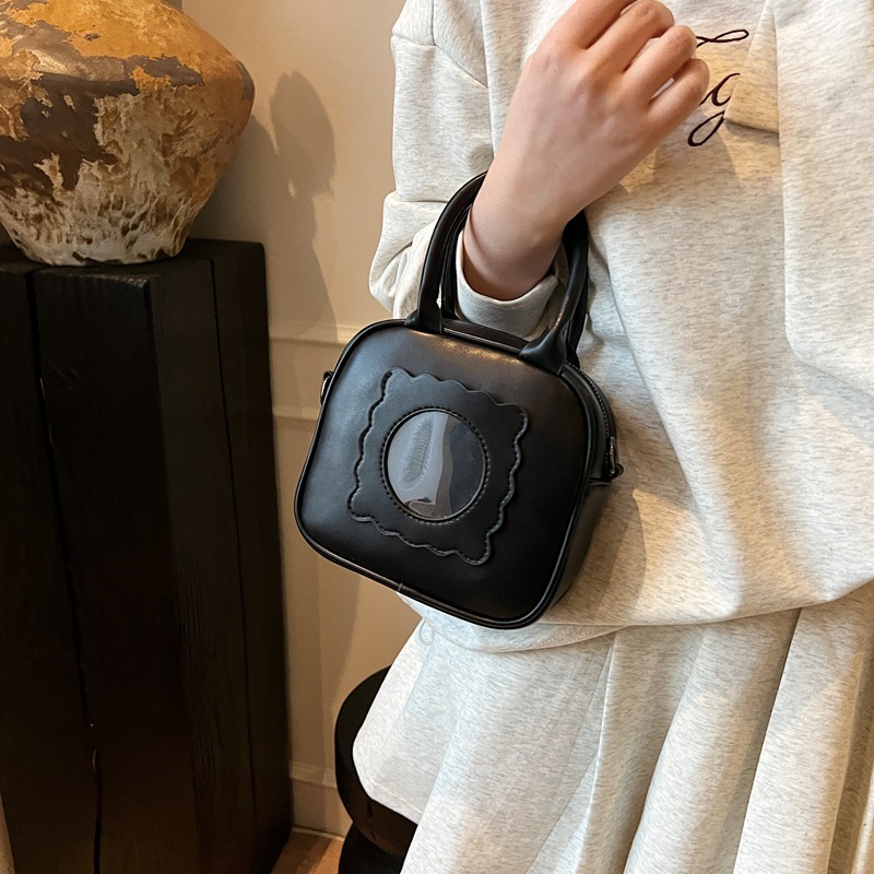 Bolso de moda coreano 2025 primavera y verano nuevo bolso femenino casual lindo bolso de hombro neto del mismo estilo bolso de mensajero marea