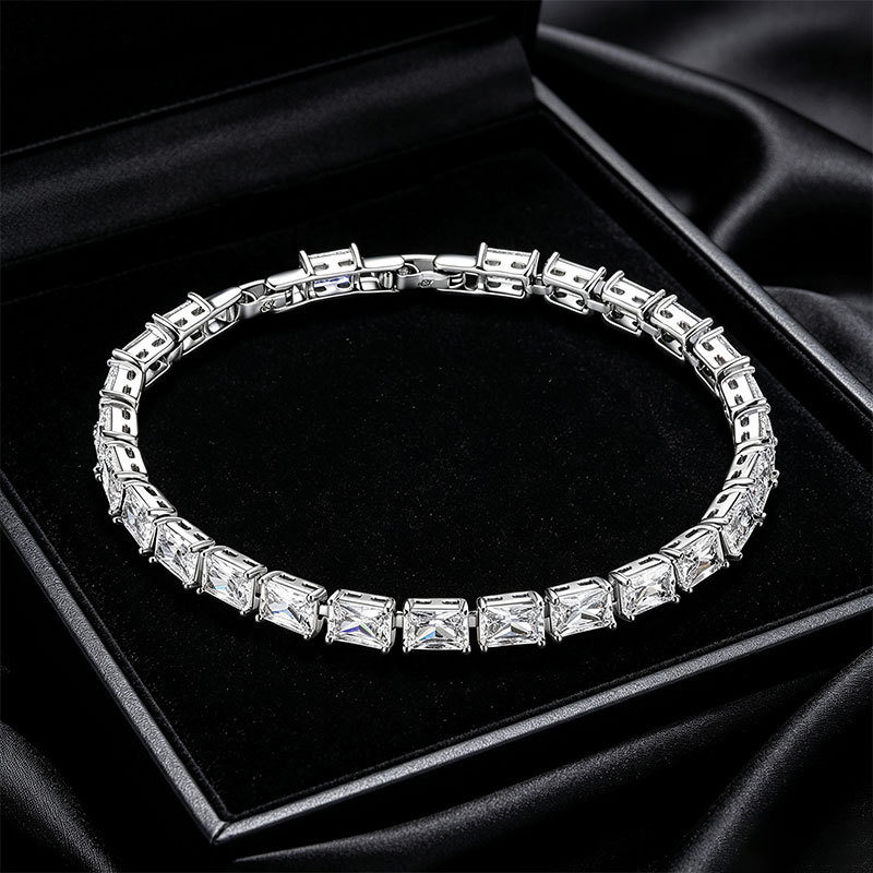 Pulsera Geométrica Circular con Dije de Cubo de Aleación de Cobre