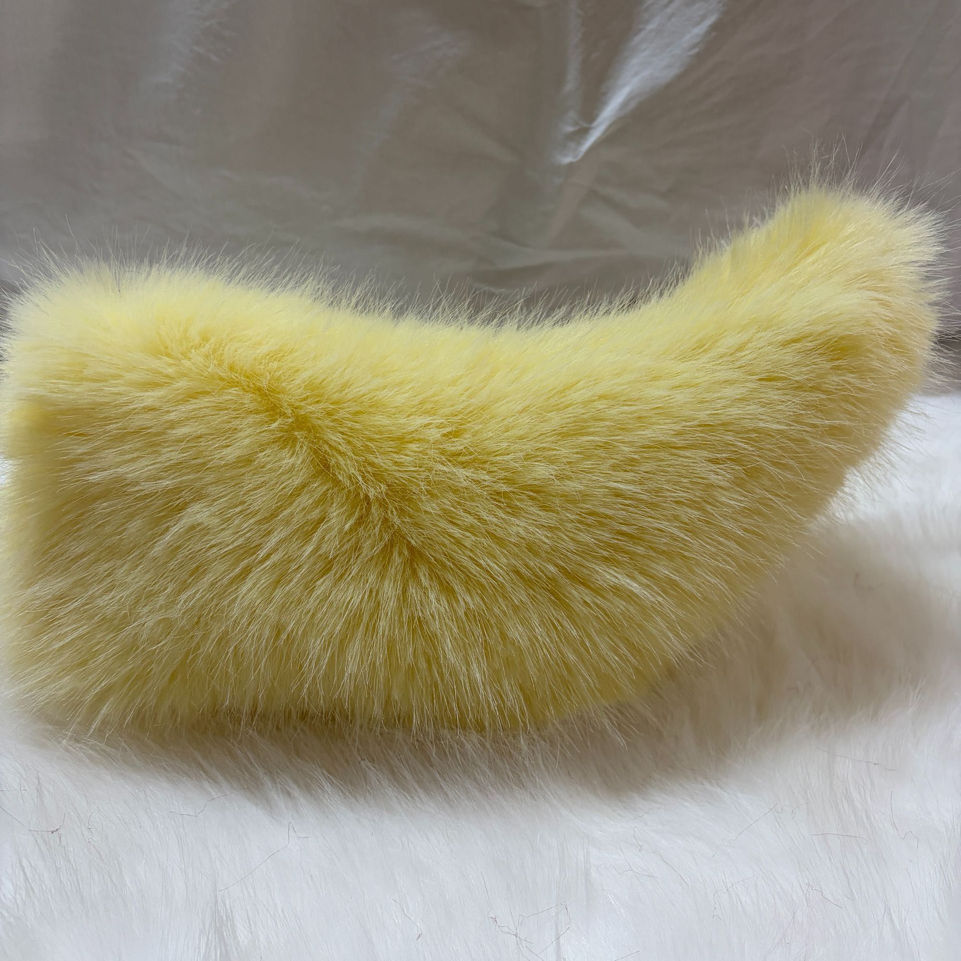 Electric Car Tail Decoration Hanging Ornament, Cute Plush Remote-Controlled Car Sticker Small Tail for Electric Vehicles and Tricycles