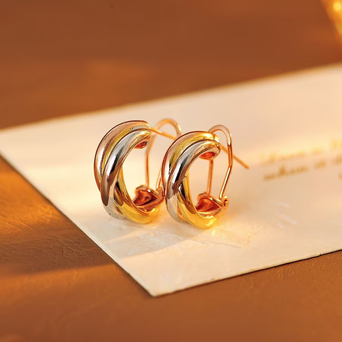 高品質ライブ配信モデル、売れ筋、色落ち防止、新作、ファッショントレンド、定番三連三色C型イヤリング、卸売、代発送