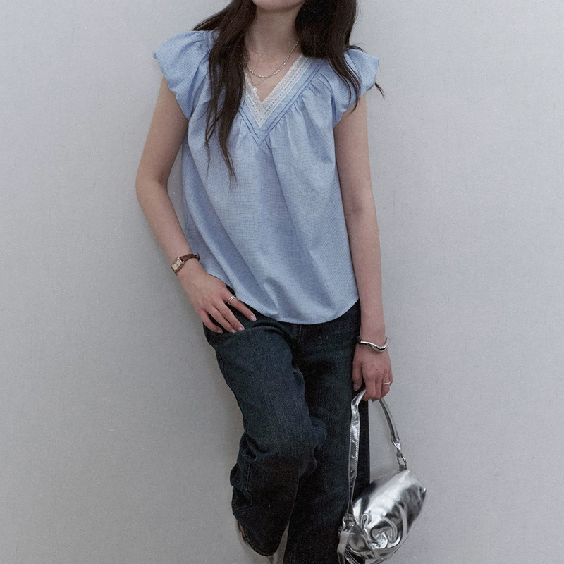 Blue plaid V-neck lace shirt for women, 26 summer new style, puff sleeves, age-reducing top, casual and gentle style, versatile