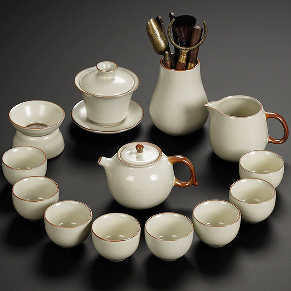Ru kiln Xingyun is setting the pot with a bowl of eight cups with 3 pieces of tea ceremony