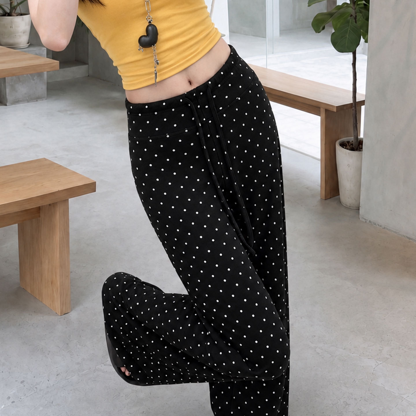 Black polka dot wide-leg pants for women, autumn petite yoga fitness pants, loose and relaxed with a drapey feel, casual straight-leg pants