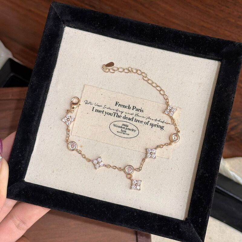 2025 New Lucky Four-Leaf Clover Diamond Bracelet for Women Ins Simple Accessible Luxury Niche Design High-End Jewelry