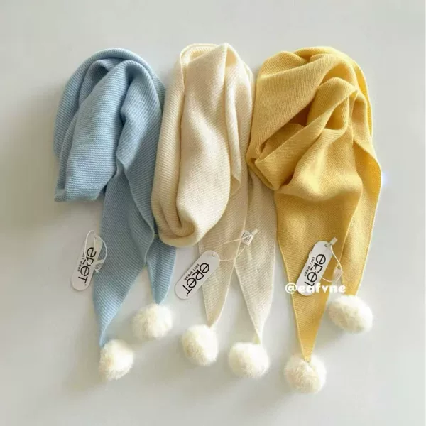 Korean and Japanese soft and cozy color-blocked 100% wool knitted triangle scarf, autumn and winter relaxed style with pom-poms, simple shawl, fashionable neck warmer
