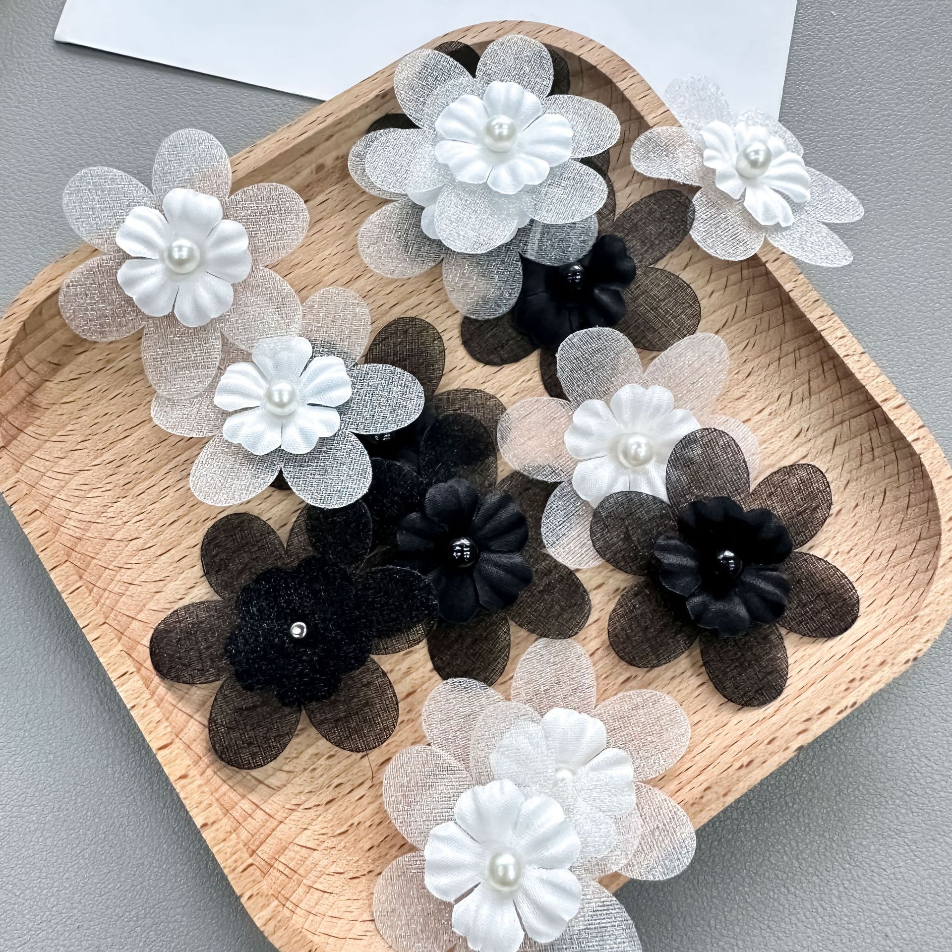 Blanco y negro doble perla flor tridimensional perla ogan encaje pegatinas flores DIY decoración de vestido de boda Lolita