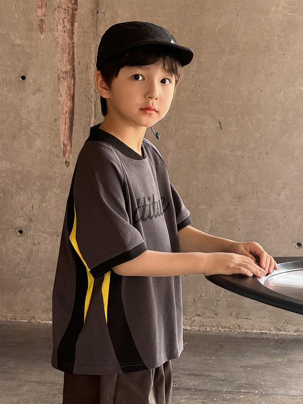 2025年夏新作 子供用カラーブロック半袖Tシャツ 男の子Vネックアメリカンスポーツトップス おしゃれな男の子用半袖Tシャツ|undefined