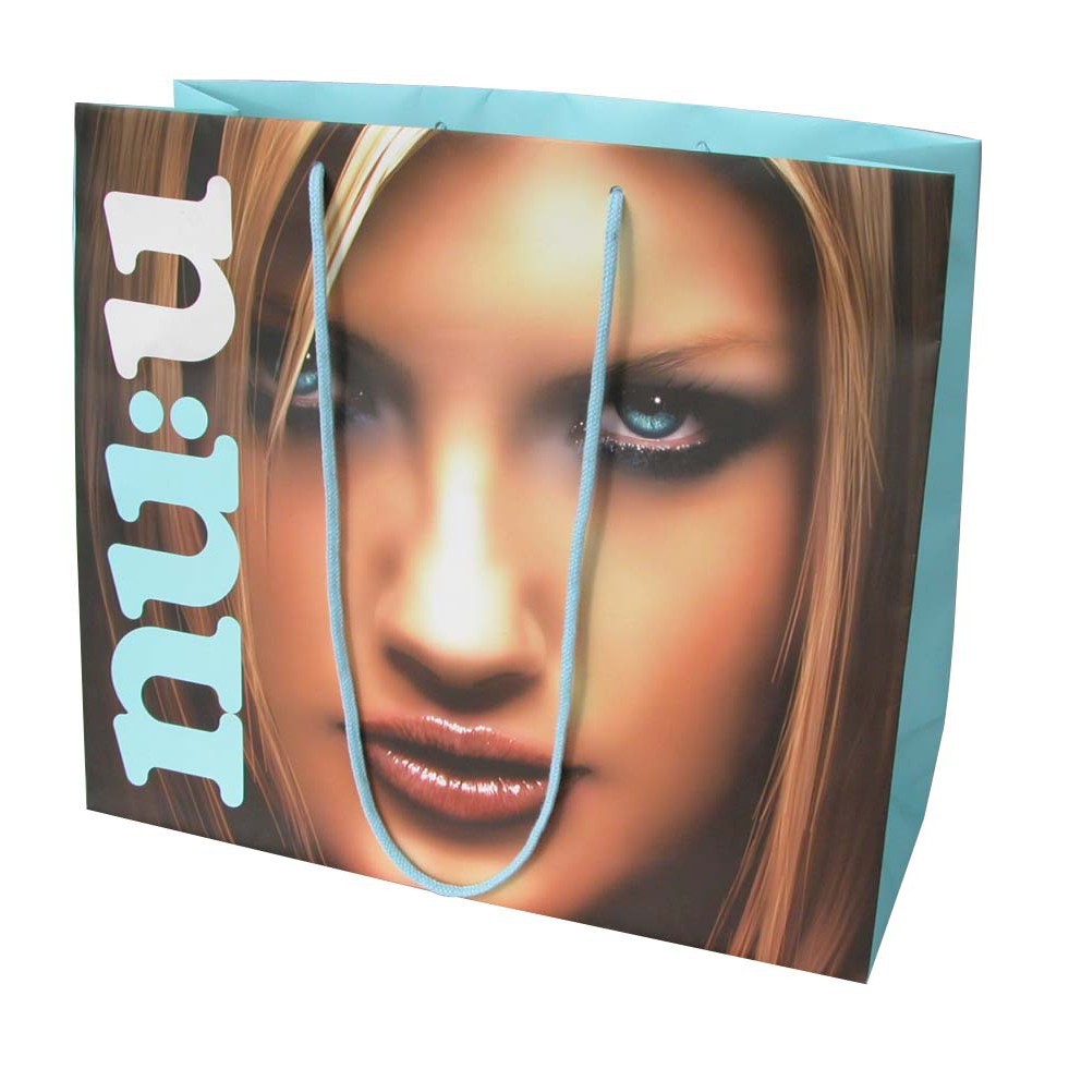 生产厂家可按要求批发定制彩色印刷创意国外女孩脸服装纸袋