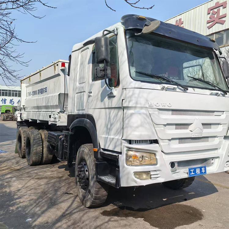 白灰粉料撒灰车 车载式小石子撒布机 汽车一体水泥撒布车