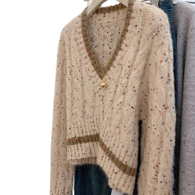 Mujeres coreanas envejecen y cuello alto único manteniendo cálido suéter casual suéter de diseño de otoño y invierno sensación de nicho camiseta de punto
