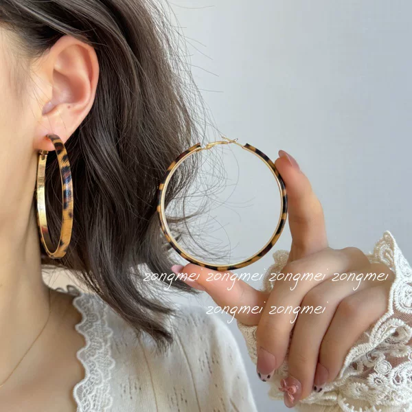 6cm Zhao Lusi-style tortoiseshell leopard print exaggerated large hoop earrings, high-end niche design, elegant earrings
