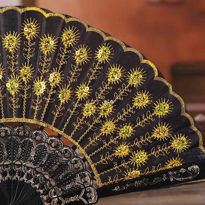 批发七朵咏春扇跳舞蹈扇子折扇蕾丝布扇民族爵士女道具扇孔雀亮片