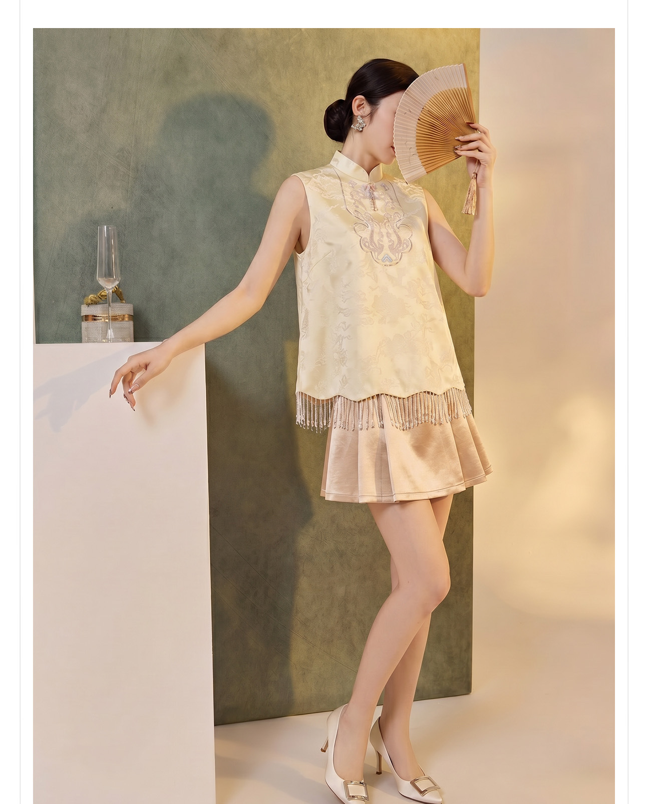 Bộ vest nữ thêu ngọc trai cổ tay đứng kết hợp váy ngắn xếp ly cao eo — Trang chủ chi tiết 8