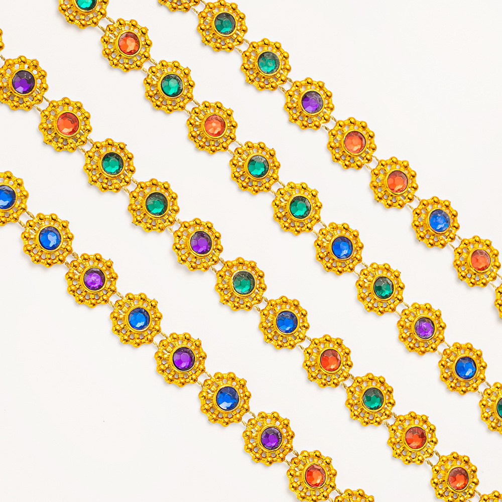 Taladro de presión de flor de ciruelo pequeño de una sola fila diamante de imitación de color AB diamante de alambre de galvanoplastia de protección del medio ambiente colorido cadena de perforación hueca de plástico accesorios de ropa