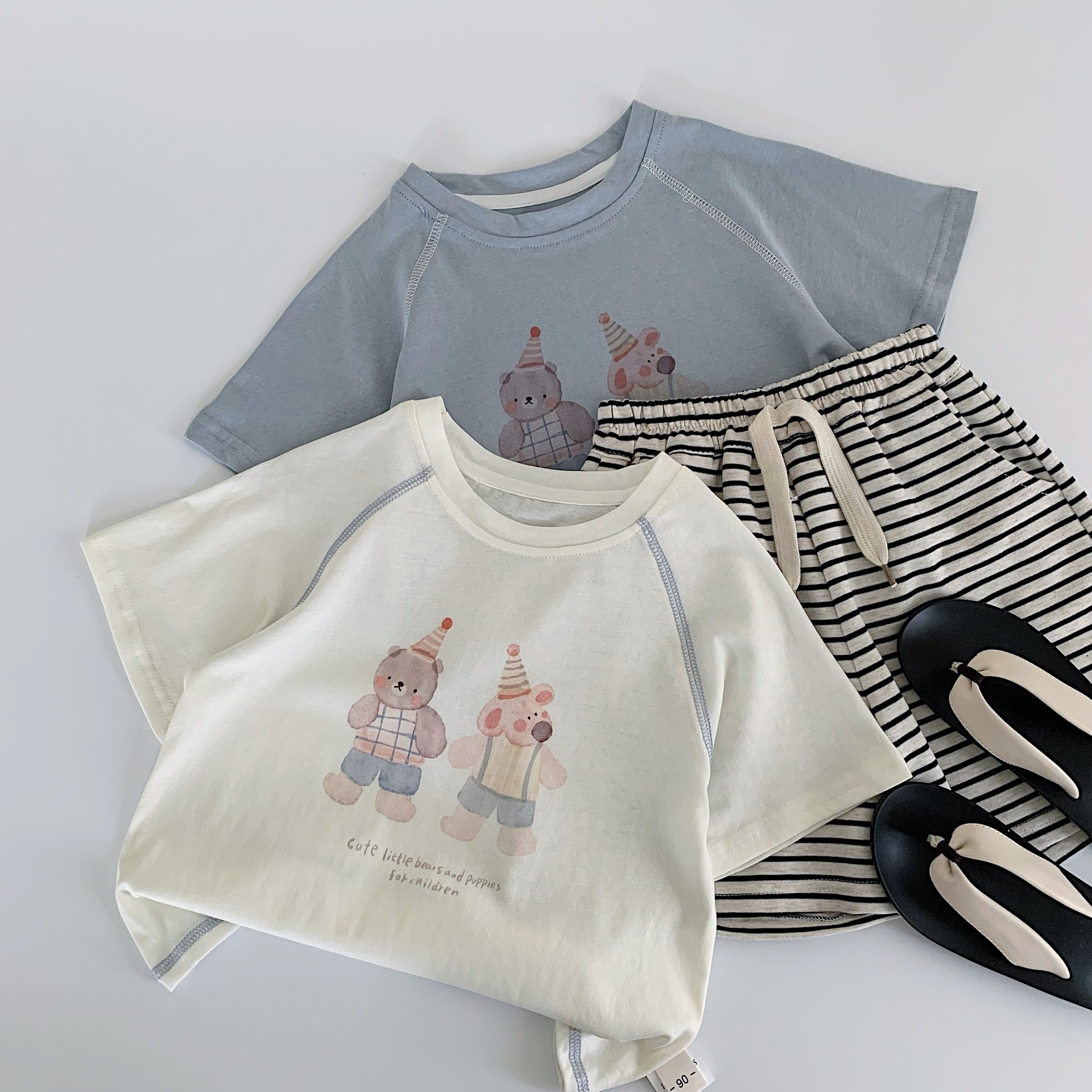 Maibao niños verano manga corta 2025 nuevos niños y niñas dibujos animados oso camiseta salvaje Huzhou Zhili ropa para niños clase a