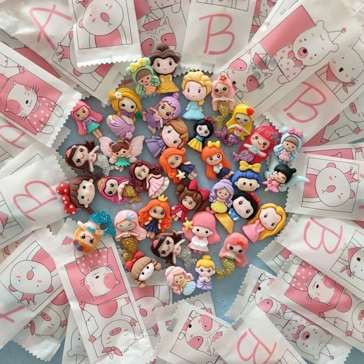 Миниатюрная маленькая девочка маленькая принцесса украшает слепую сумку смола аксессуары капает мини-мультфильм модель питательная игра животных милые