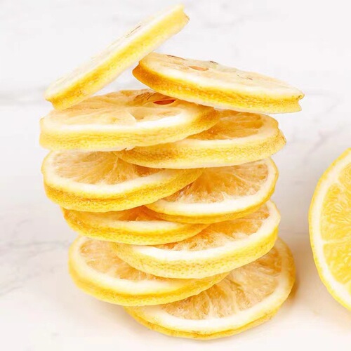 Lemon slices soaked in water to drink, dried lemon slices, lemon fruit cold brew tea, things to soak in water and drink.