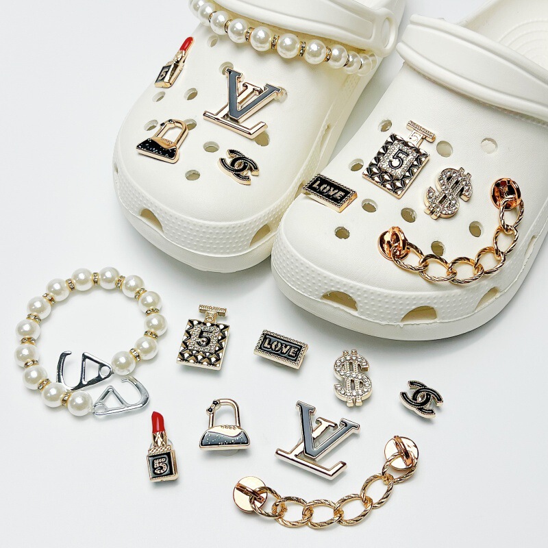 New Croc Shoes Lv Chain Shoe Buckle Accessories Flower Shoes Ins Advanced Chain Decorative Shoe Flower DIY Accessories Removable