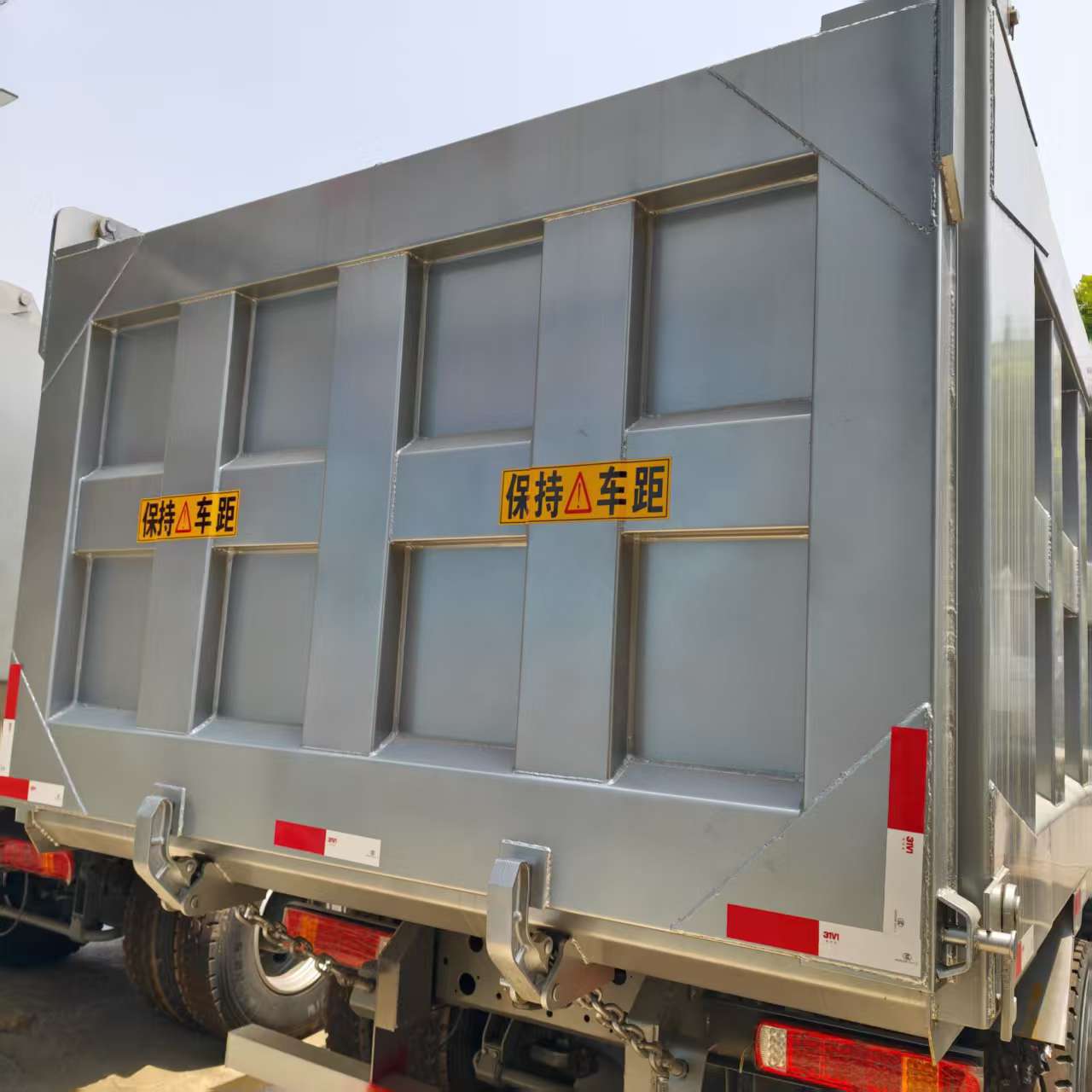 Sinotruk Howo 8x4 Dump Truck for Engineering Transport, Mining, Earth and Stone Transport, Export Tipper Truck