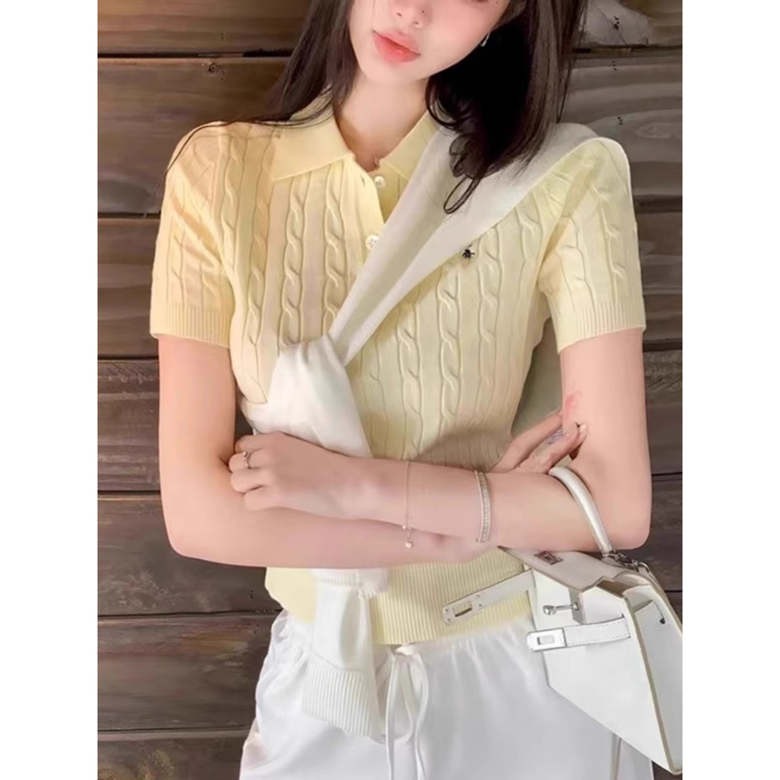 Áo thun polo nữ tay ngắn dệt kim xoắn thêu ngựa dáng ngắn — Màu trắng (tay áo ngắn cổ polo thêu ngựa)