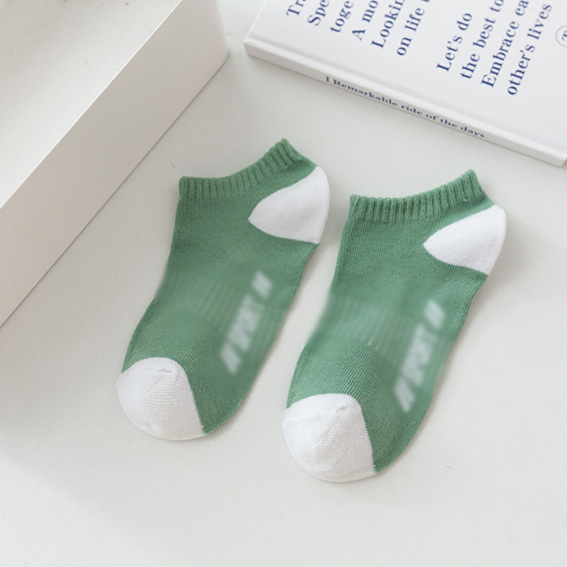 Calcetines invisibles para hombre estilo primavera y otoño con letras en bloques de color, calcetines cortos casuales invisibles de corte bajo para hombre, suministro al por mayor a precios bajos.