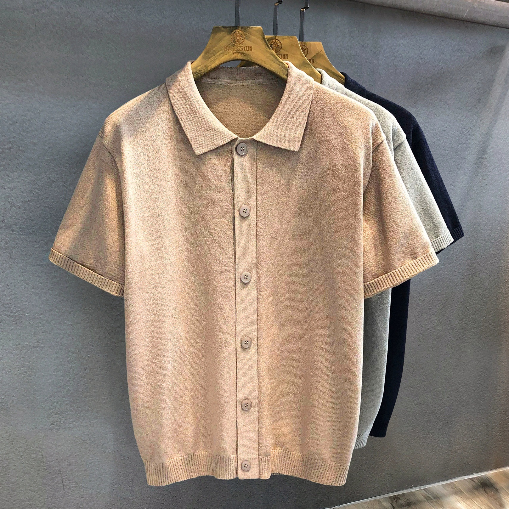 Cárdigan de punto de tipo duro europeo y americano, hombre musculoso, chaqueta delgada de manga corta, camiseta de solapa, camisa Paul de seda de hielo, marea