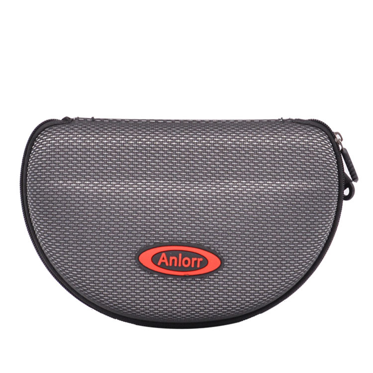 Ulkoiluurheiluun tarkoitetut koripallolasit voidaan ripustaa turvallisesti ja suojatusti. Aurinkolasit ovat muodikkaat ja hienostuneet._voghion.com