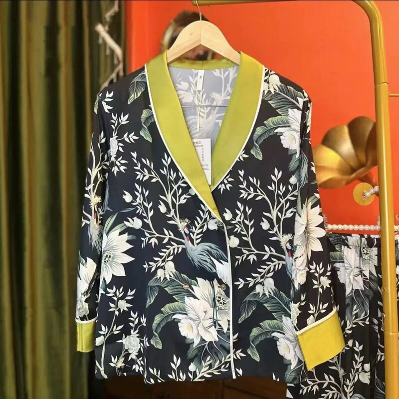 2025 New Style Pajamas, Fashionable Double-Breasted Green Fruit Collar, Ice Silk Long-Sleeved, High-End Home Wear, Women's Satin Pajamas