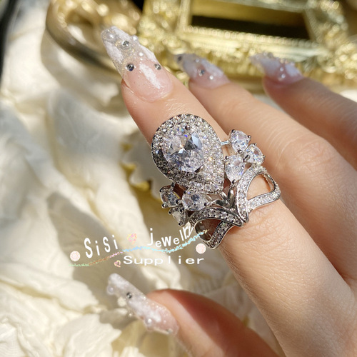 Sisi exaggerated niche dan-shaped zirconium diamond ring for women 18K gold-plated brilliant eight hearts and eight arrows crown dove egg engagement ring