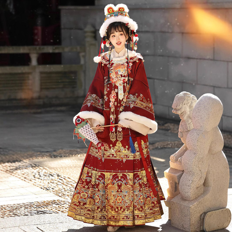 2024 New New New Year's greetings Adult Hanfu Women's Autumn and Winter Cloud Shoulder Gold Woven Red Horse Face Skirt Ming Wedding Dress fleece-lined