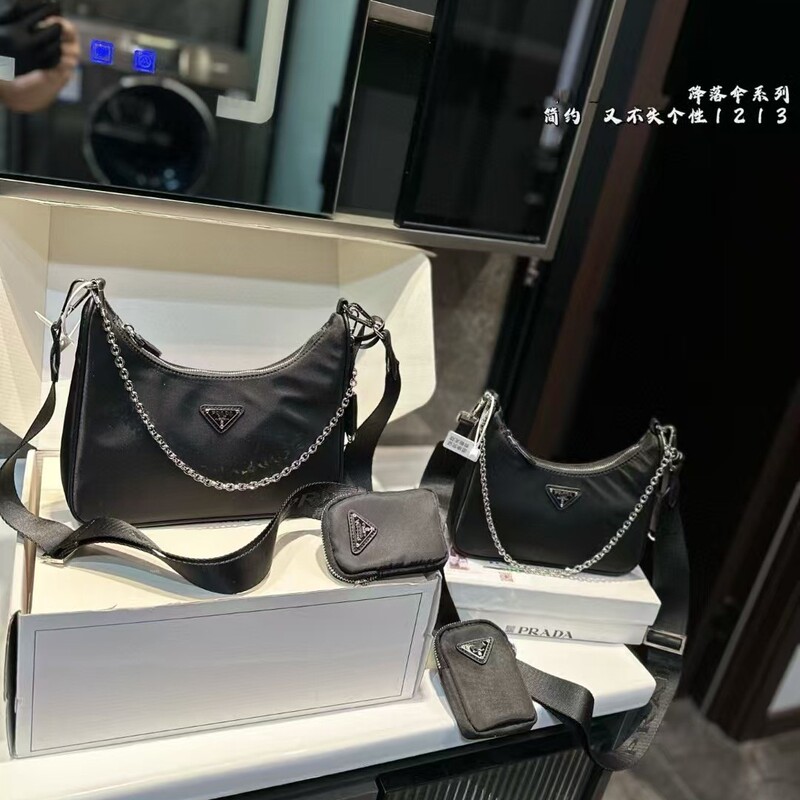25 New Autum P Family Underarm Hobo Three-In-One Nylon Waterproof Fabric Retro Accessible Luxury Women's Bag Entity Wholesale