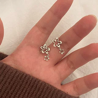 新款镂空花朵吊坠耳钉女新款小清新简约小众高级感百搭气质耳饰