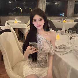 冷淡系漂亮TZ3853晚宴女友一字领斜肩细闪背心女夏季新款减龄衣服