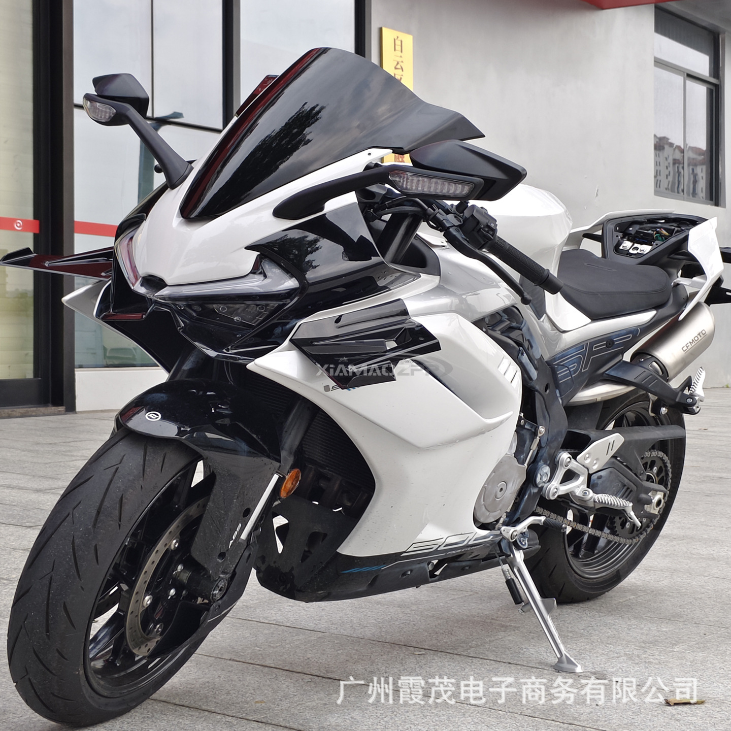 Suitable for CFMOTO 500SR modifications: a taller, sportier windshield. CFMOTO 500SR modification accessories: a taller front windshield