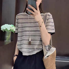 25春夏新款天丝亚麻夹条短袖女士圆领镂空设计感针织显瘦勾花上衣