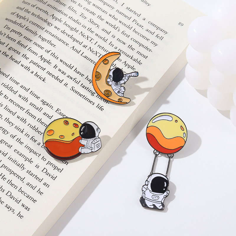 Unisex Gender Cartoon Style Pin Astronaut Moon Alloy Plating Unisex Brooches