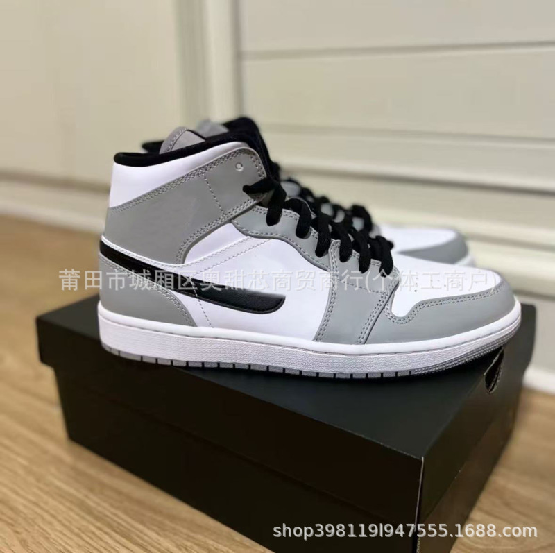 Yutian Pure Original aj1 Mid-top High Version Basketball Shoes First Layer Cowhide Obsidian Panda Student Men's and Women's Sports Shoes Yutian Pure Original aj1 Mid-top High Version Basketball Shoes First Layer Cowhide Obsidian Panda Student Men's and Women's Sports Shoes