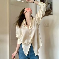フランスの高級感のある酢酸サテンのシャツの夏の婦人服のデザイン感の小さい大衆のシルクのシャツの気質の長袖の上着
