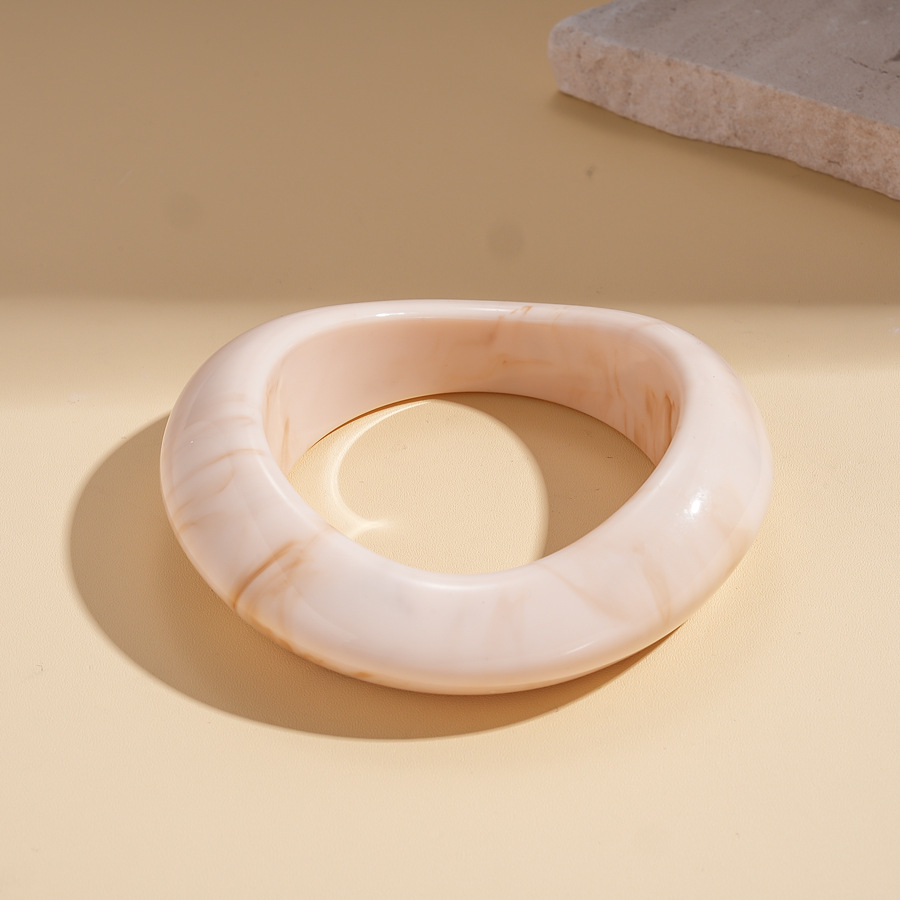 Europa y los Estados Unidos retro resina manchada pulsera de abertura geométrica simple nicho temperamento de alta sensación pulsera joyería de mujer