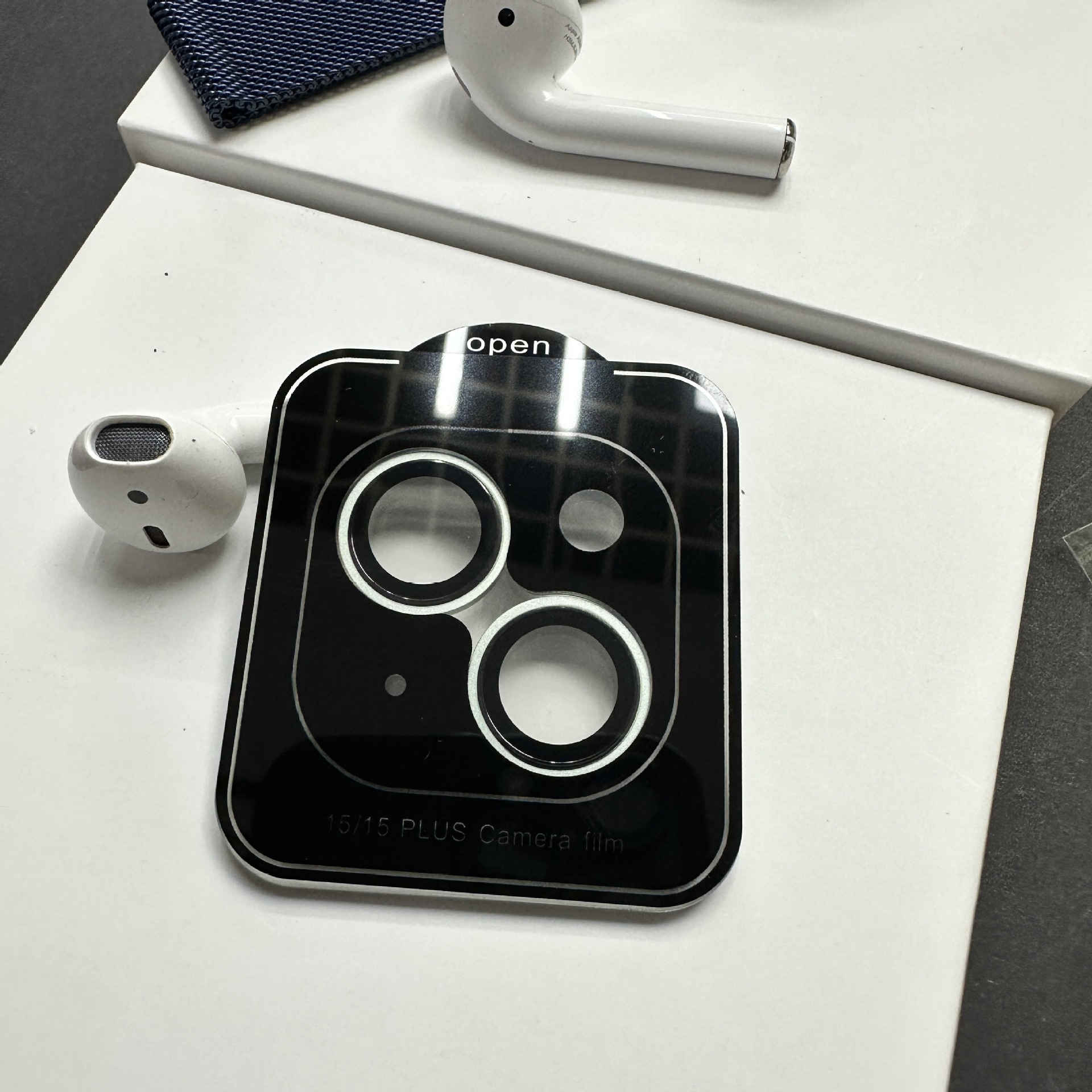 Adecuado para iPhone15promax lente película paso de dos colores lente película protector Apple 15Pro color de la máquina original