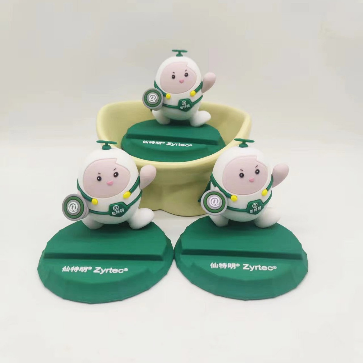 Factory Customized Corporate Ip Doll Mobile Phone Holder 3D Doll Multifunctional Desktop Ornament Pvc Soft Rubber Mobile Phone Holder