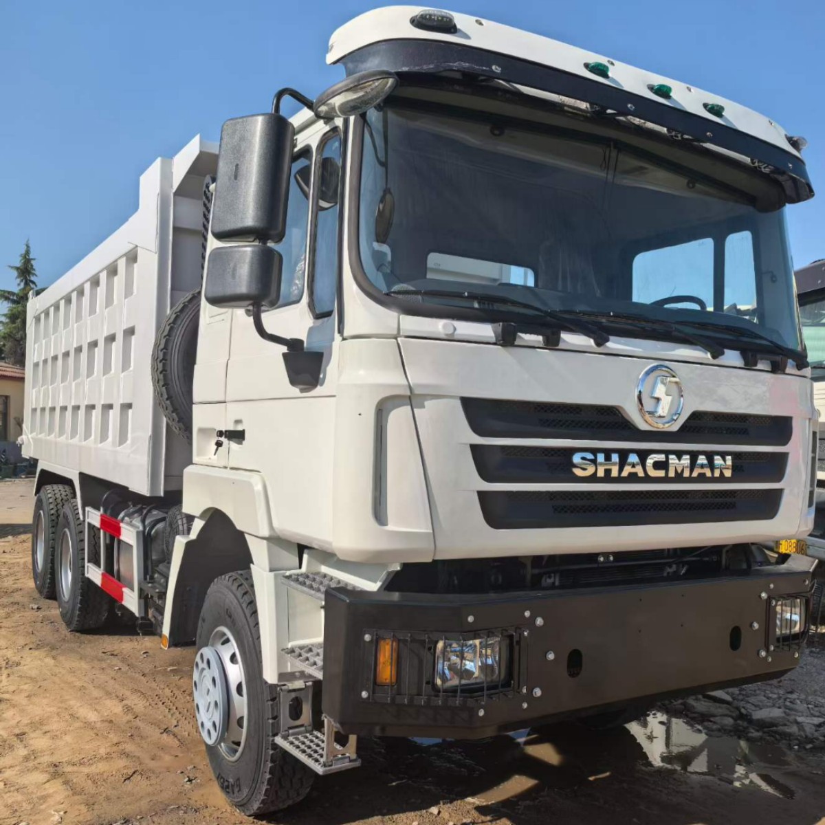 Exported to African countries, Shaanqi Delong 6X4 dump truck F3000 with diesel fuel pump, eight-wheel commercial concrete and soil transport vehicle