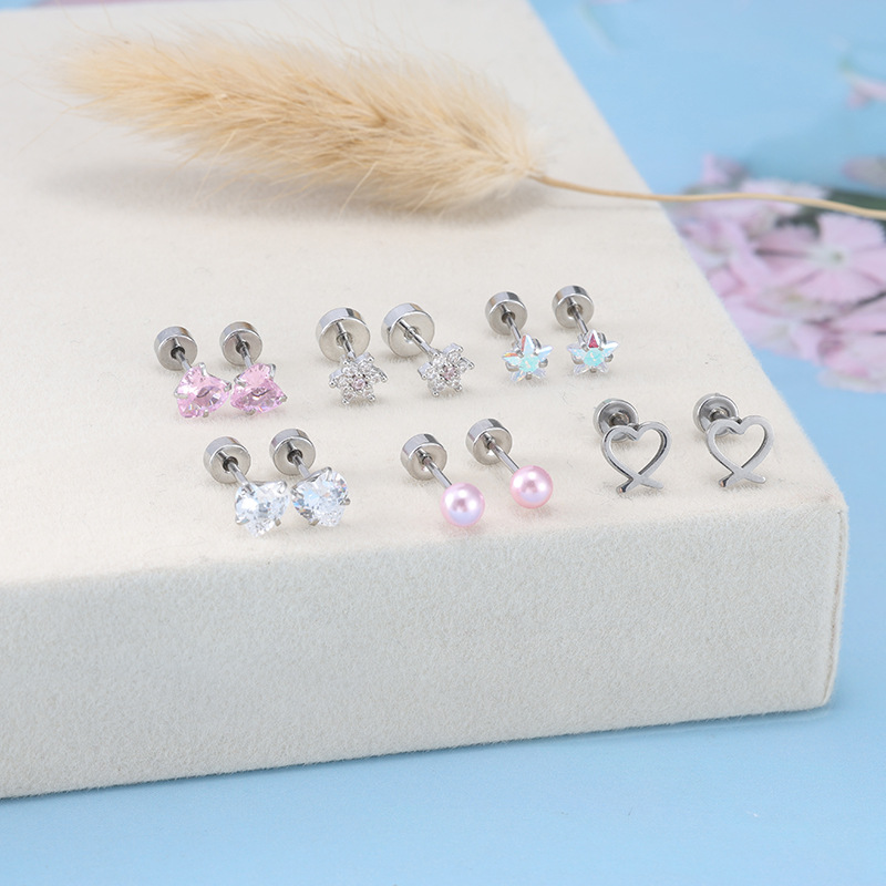 16G labret stud size and finish detail