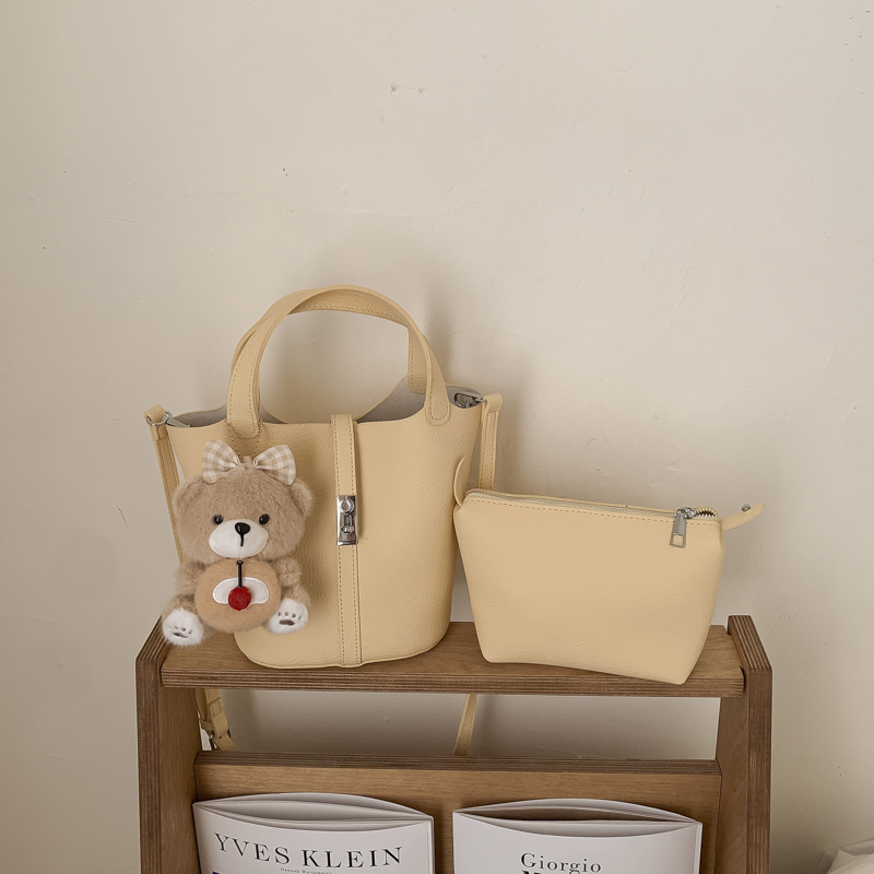 Nicho coreano canasta de platos portátiles bolso de cubo para mujeres 2026 ventas calientes nueva moda lichi patrón mochila
