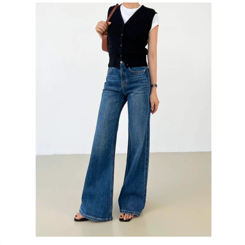 Fashionable and Stylish Straight-Leg Flared Jeans in Four Autumn and Winter Colors, Slimming and Versatile for Commuting 575 Fashionable and Stylish Straight-Leg Flared Jeans in Four Autumn and Winter Colors, Slimming and Versatile for Commuting 575