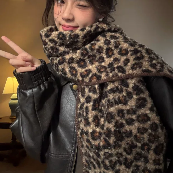 Luxury Leopard Print High-End Faux Wool Double-Sided Scarf for Women, Autumn and Winter Warm Fashionable Chic Sister Retro Neck Warmer