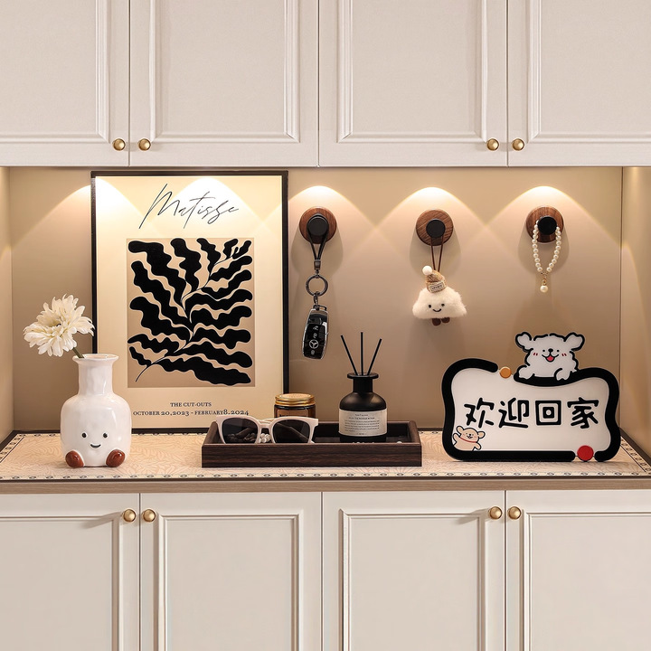 En la llave para poner una nueva pintura francesa antigua puerta de zapato armario decoración china retro paquete suave almacenado en el vestíbulo adornamiento