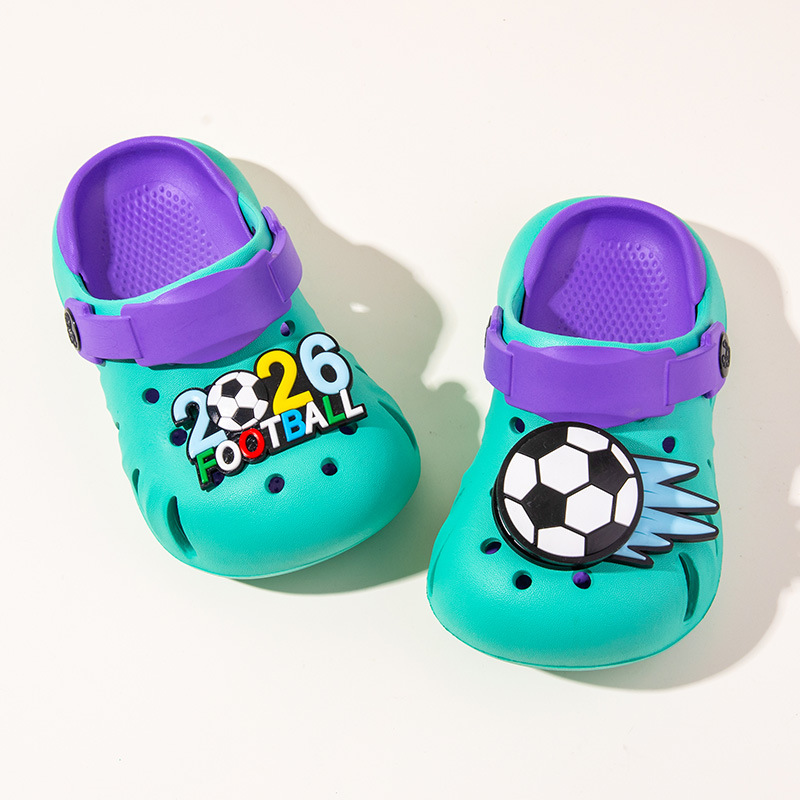 Zapatillas infantiles bonitas de fútbol para niños pequeños en el interior zapatillas frescas para jugar dos zapatos de verano