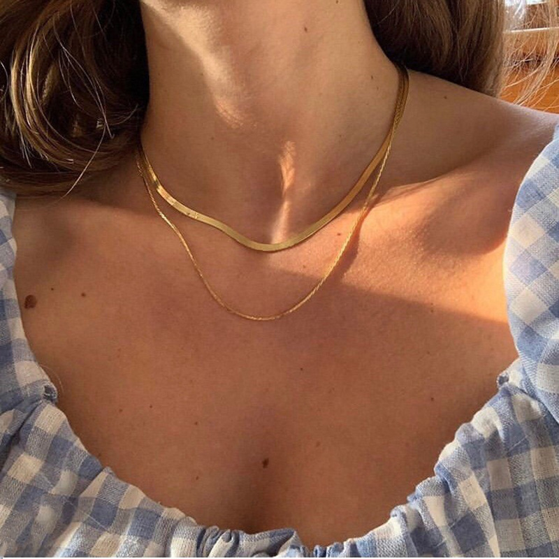 nouveau collier multicouche en os de serpent en gros personnalité créative chaîne de clavicule en alliage doré ins collier rouge net_voghion.com